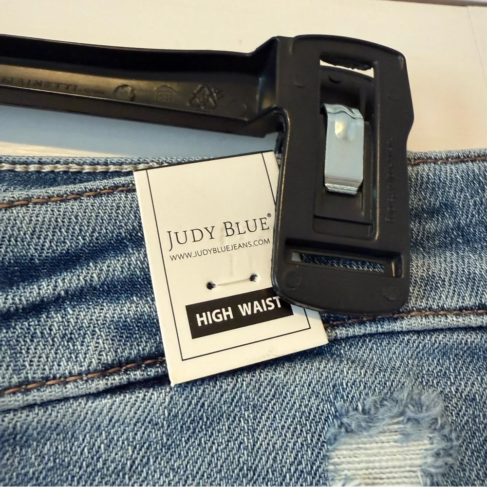 NWT Judy Blue Straight High Rise Tummy Control Distressed Knee Jeans Size 13/31 - Picture 11 of 16